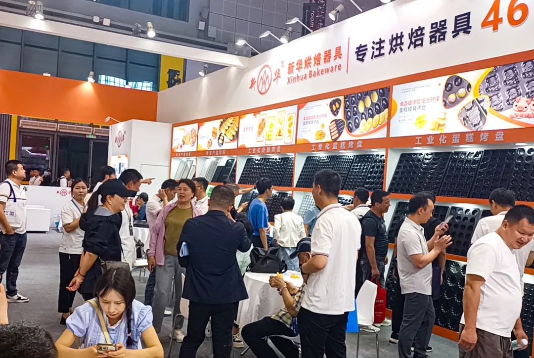 baking trays exhibition.jpg