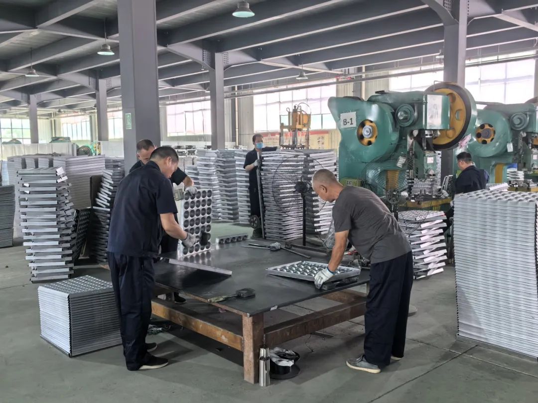 baking tray production 1.jpg